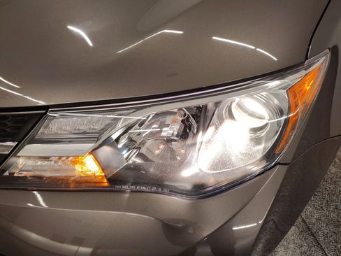 Used 2015 Toyota RAV4 Limited image 11