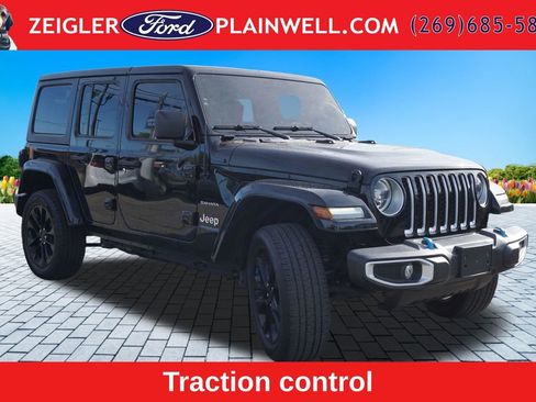 Used 2022 Jeep Wrangler Unlimited Sahara w/ Cold Weather Group AWD/4WD image 7
