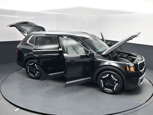 Used 2024 Kia Telluride EX image 15
