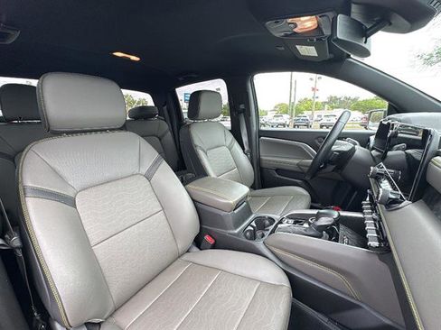 Used 2024 Chevrolet Colorado ZR2 w/ ZR2 Convenience Package III AWD/4WD image 9