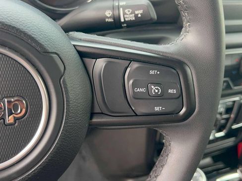 Used 2023 Jeep Wrangler Unlimited AWD/4WD image 18