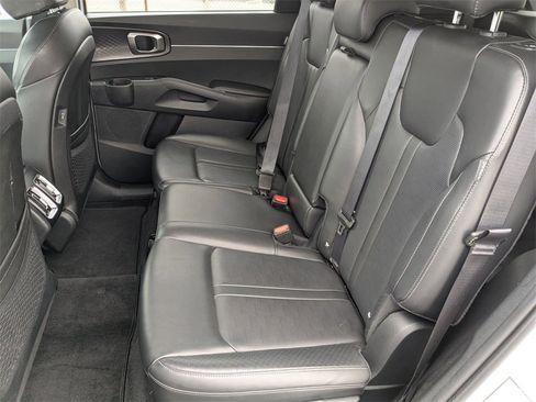 Used 2024 Kia Sorento S image 32