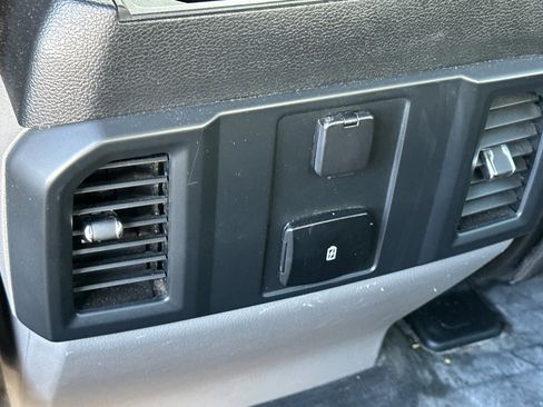 Used 2018 Ford F150 XL w/ Equipment Group 101A Mid RWD image 39