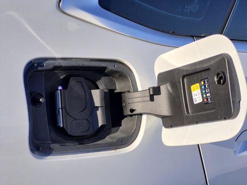 Certified 2023 BMW i4 eDrive35 w/ Premium Package image 10