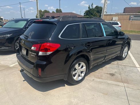 Used 2013 Subaru Outback 3.6R Limited w/ Moonroof Pkg AWD/4WD image 10