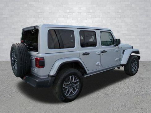 Used 2024 Jeep Wrangler Sahara image 4