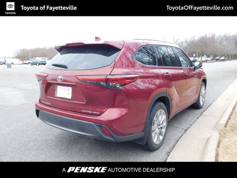 Used 2021 Toyota Highlander Limited image 12