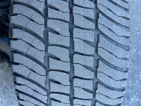 Certified 2021 Ford F250 Platinum w/ FX4 Off-Road Package image 11