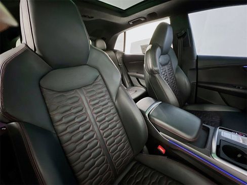 Used 2023 Audi RS Q8 4.0T image 29