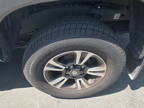 Used 2017 Toyota Tacoma TRD Sport RWD image 12