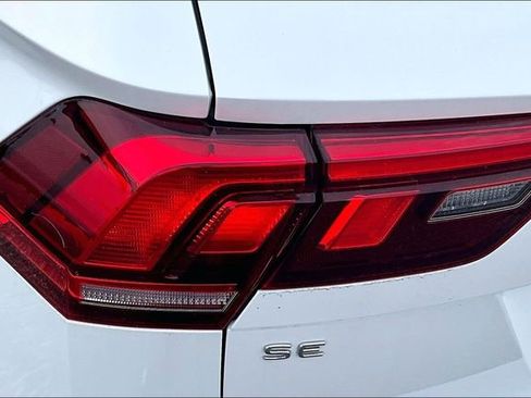 Used 2023 Volkswagen Tiguan SE image 23