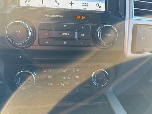 Used 2017 Ford F250 Lariat w/ Chrome Package image 22