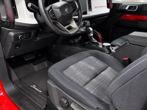 Used 2024 Ford Bronco Heritage Edition AWD/4WD image 3