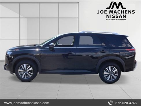 New 2025 Nissan Pathfinder SL image 2