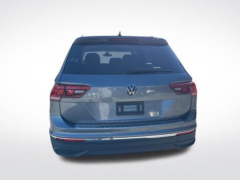 Used 2024 Volkswagen Tiguan SE image 16