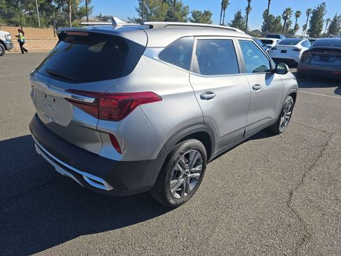 Used 2023 Kia Seltos S w/ Navigation Package FWD image 5