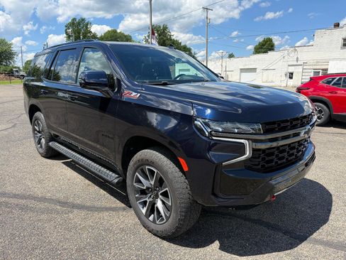 Certified 2022 Chevrolet Tahoe Z71 w/ Luxury Package AWD/4WD image 4