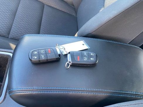 Used 2019 Jeep Grand Cherokee Laredo RWD image 31