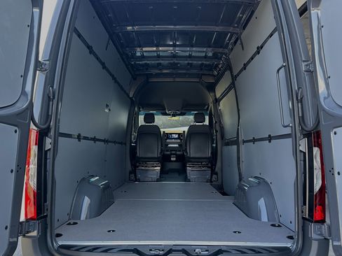 New 2025 Mercedes-Benz Sprinter 2500 image 10
