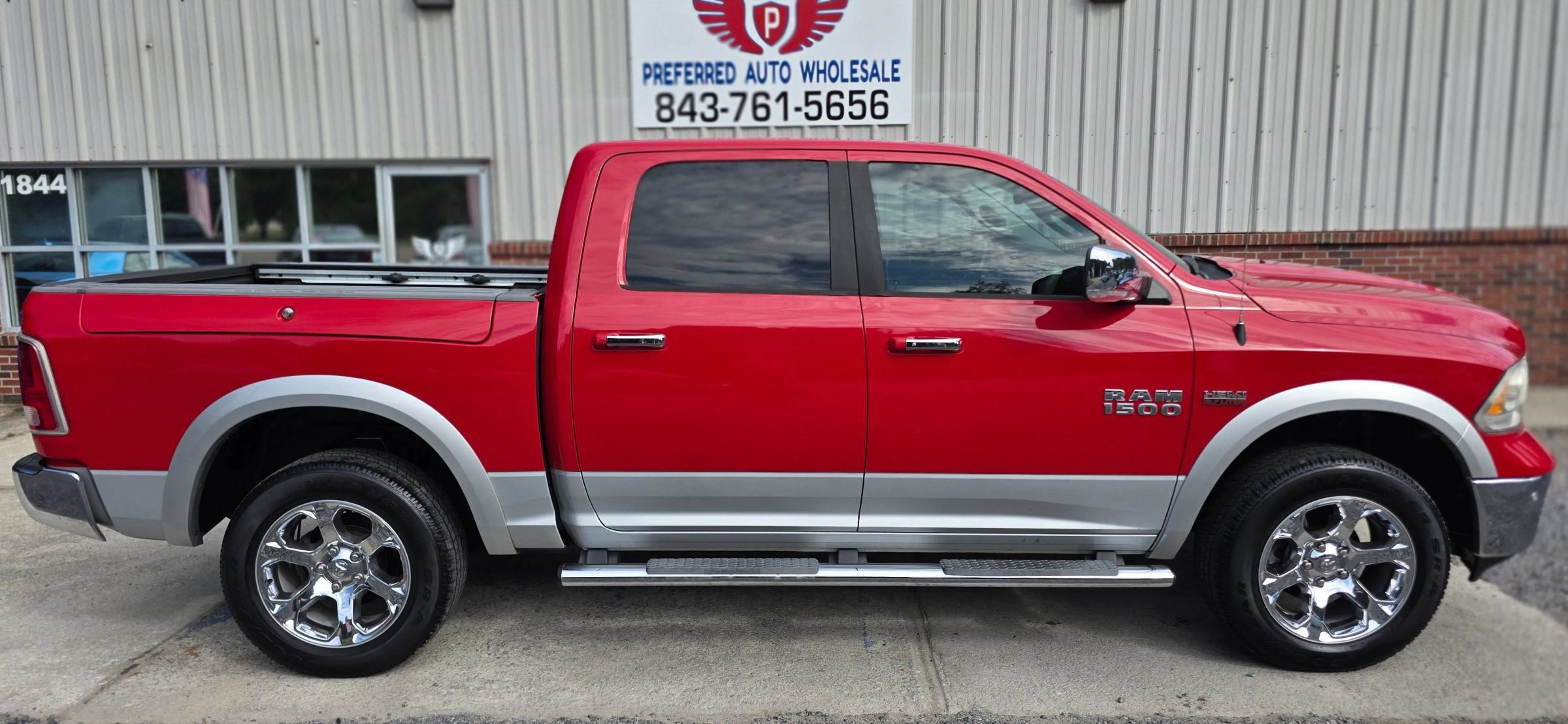 Used 2014 RAM 1500 Laramie w/ Convenience Group AWD/4WD image 4