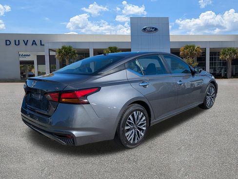 Used 2024 Nissan Altima 2.5 SV image 3