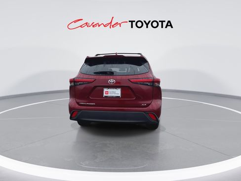 Used 2022 Toyota Highlander XLE image 7