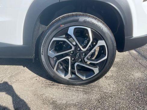 New 2026 Chevrolet Trax RS w/ Sunroof Package image 33