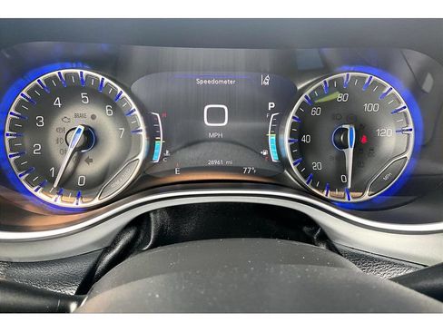 Certified 2025 Chrysler Pacifica Limited FWD image 22
