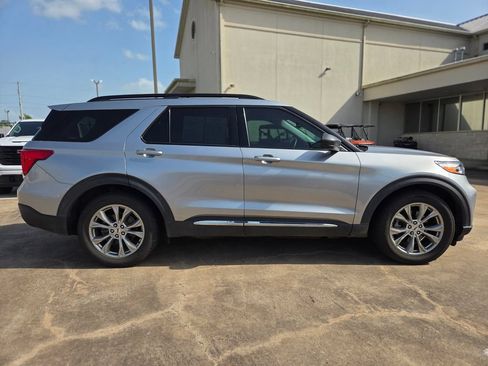 Used 2020 Ford Explorer XLT w/ Equipment Group 202A RWD image 4