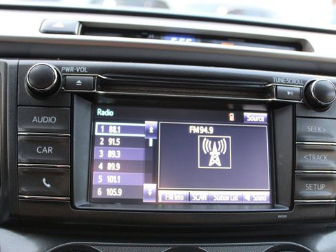 Used 2015 Toyota RAV4 LE FWD image 18