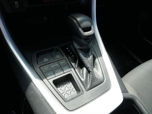 Certified 2022 Toyota RAV4 LE AWD/4WD image 23