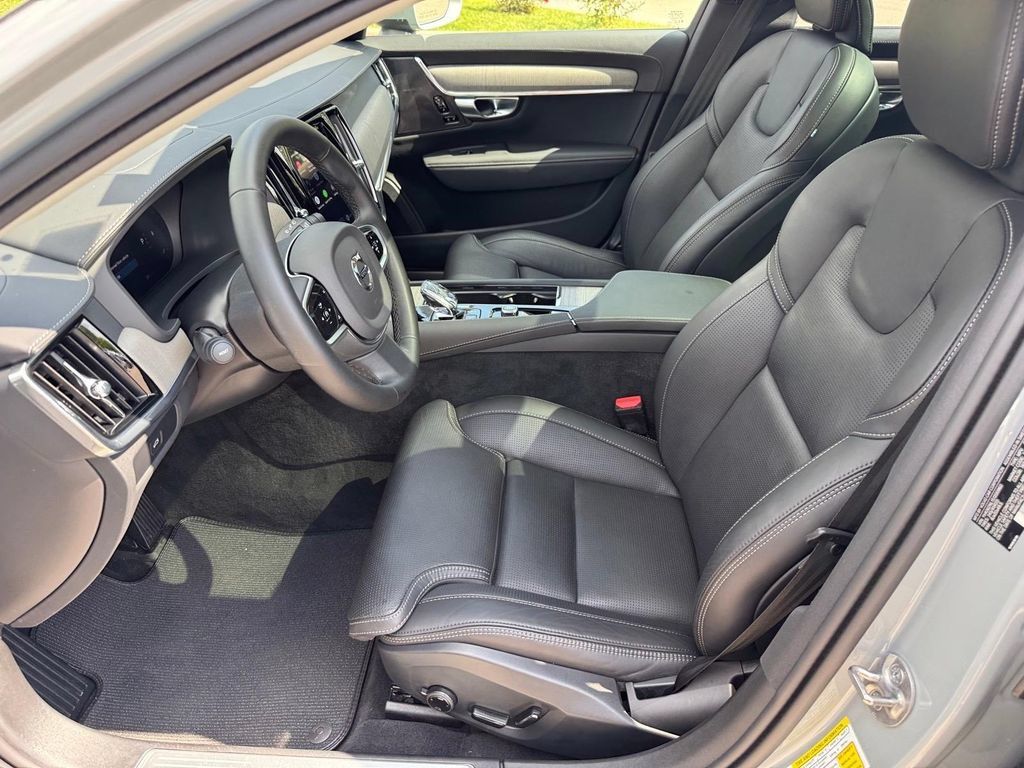 Certified 2025 Volvo V90 B6 Cross Country Ultra AWD/4WD image 8
