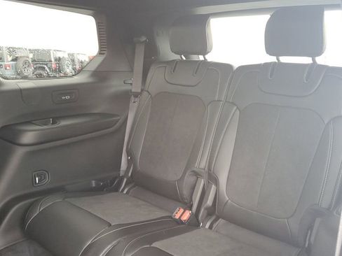 New 2025 Jeep Grand Cherokee L Altitude image 15