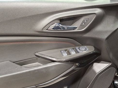 Used 2024 Chevrolet Trax RS w/ Sunroof Package image 12