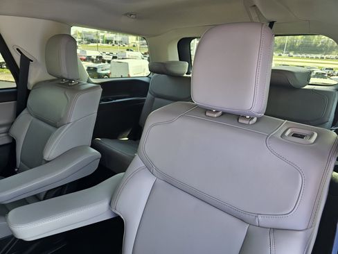 Used 2025 Ford Expedition Active image 34