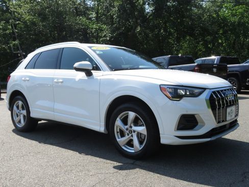 Used 2022 Audi Q3 2.0T Premium w/ Convenience Package AWD/4WD image 3