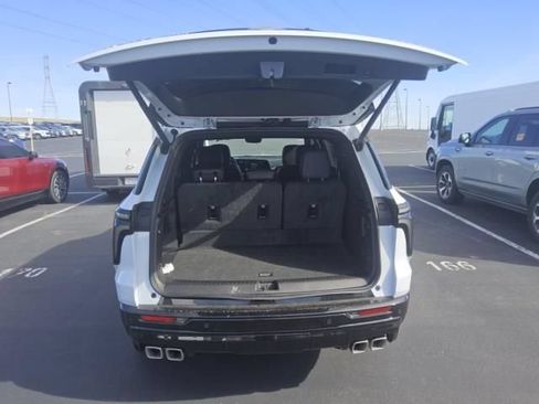 Used 2026 Chevrolet Traverse High Country AWD/4WD image 7