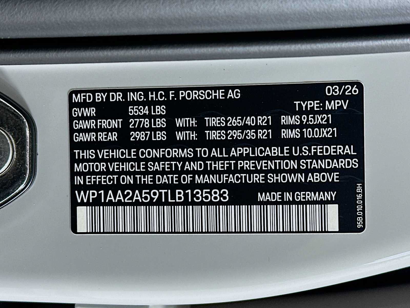 Used 2026 Porsche Macan AWD/4WD image 33