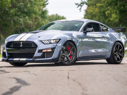 Used 2022 Ford Mustang Shelby GT500 w/ Carbon Fiber Track Pack RWD image 38