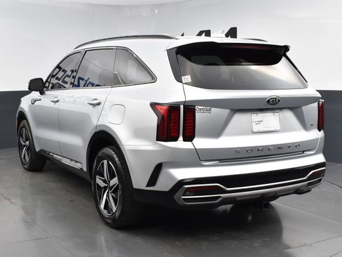 Used 2021 Kia Sorento S FWD image 4