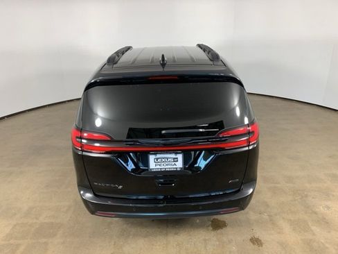 Used 2024 Chrysler Pacifica Touring-L w/ Uconnect Theater Family Group image 11