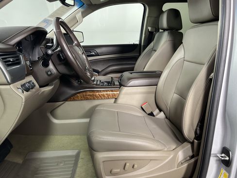 Used 2018 Chevrolet Suburban Premier image 9