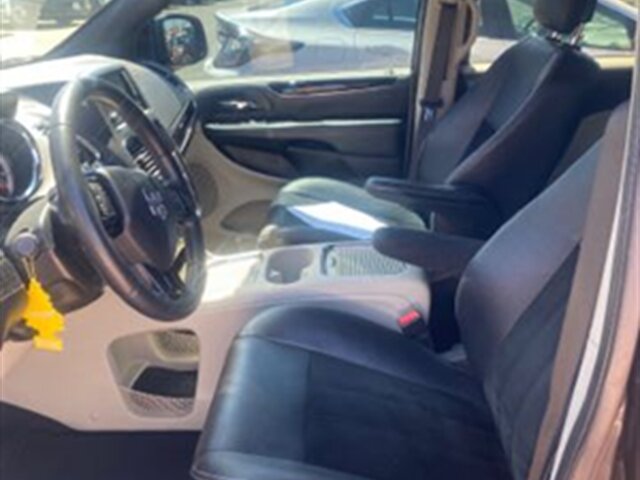 Used 2018 Dodge Grand Caravan SXT FWD image 9
