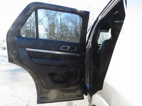 Used 2018 Ford Explorer XLT w/ Equipment Group 202A image 20