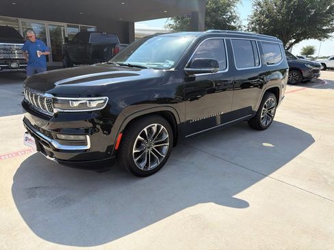Used 2022 Jeep Grand Wagoneer Series III w/ Rear Seat Video Group 1 AWD/4WD image 4