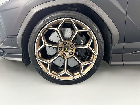 Used 2023 Lamborghini Urus Performante AWD/4WD image 33
