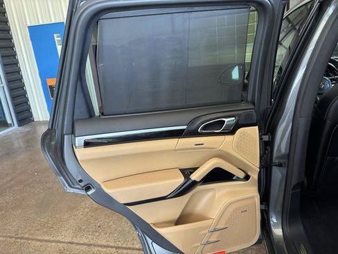 Used 2018 Porsche Cayenne S w/ Premium Package Plus AWD/4WD image 25