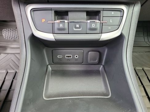 Used 2024 GMC Terrain SLE w/ Driver Convenience Package FWD image 23