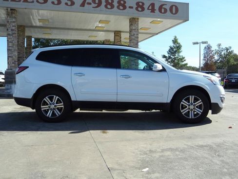 Used 2017 Chevrolet Traverse LT FWD image 9