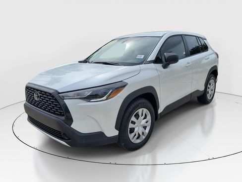 Used 2022 Toyota Corolla Cross L FWD image 3